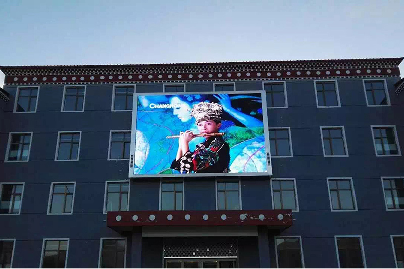  某學(xué)校戶外P8